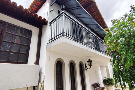 Casa de condomínio à venda com 233m², 5 quartos e 2 vagasfrente da casa