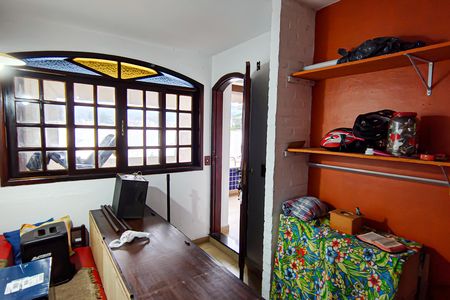 Casa de condomínio à venda com 233m², 5 quartos e 2 vagasescritorio