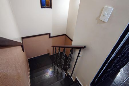 Casa de condomínio à venda com 233m², 5 quartos e 2 vagasescada