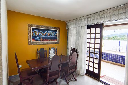 Casa de condomínio à venda com 233m², 5 quartos e 2 vagascopa
