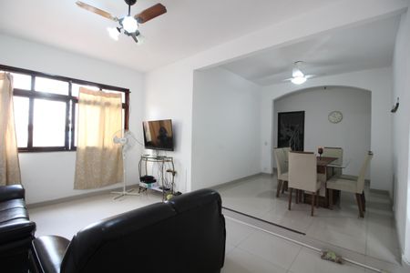 Casa à venda com 260m², 5 quartos e 3 vagasSala