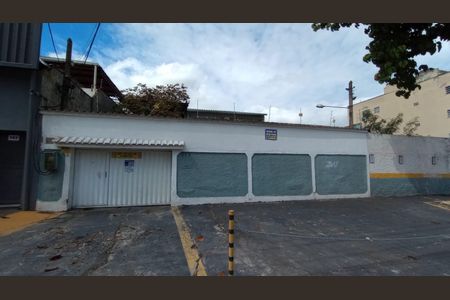 Casa à venda com 260m², 5 quartos e 3 vagas Casa à venda com 260m², 5 quartos e 3 vagasFachada