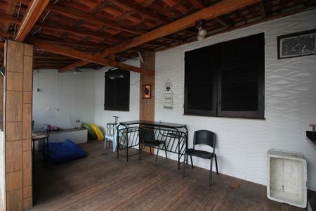 Casa à venda com 260m², 5 quartos e 3 vagasChurrasqueira