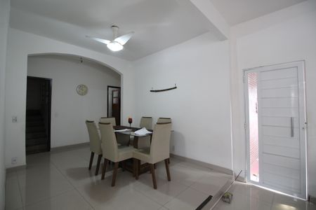 Casa à venda com 260m², 5 quartos e 3 vagasSala