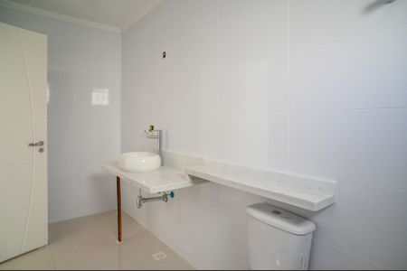 Casa à venda com 220m², 3 quartos e 4 vagasBanheiro Quarto 2 - Suite