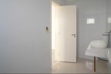 Casa à venda com 220m², 3 quartos e 4 vagasBanheiro Quarto 2 - Suite