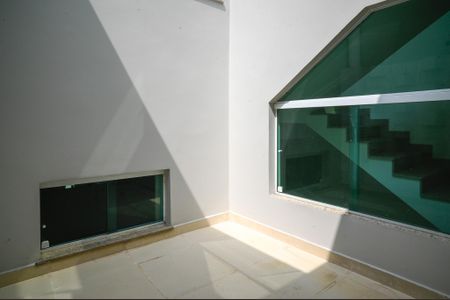 Casa à venda com 220m², 3 quartos e 4 vagasVaranda Quarto 1 - Suite