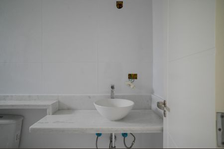 Casa à venda com 220m², 3 quartos e 4 vagasBanheiro Quarto 3 - Suite