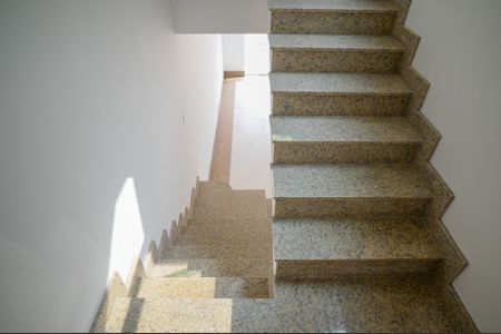 Casa à venda com 220m², 3 quartos e 4 vagasEscada