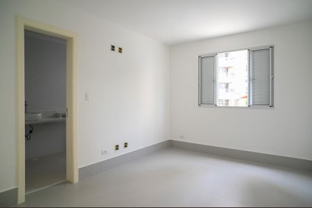 Casa à venda com 220m², 3 quartos e 4 vagasQuarto 2 - Suite