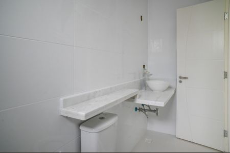 Casa à venda com 220m², 3 quartos e 4 vagasBanheiro Quarto 3 - Suite