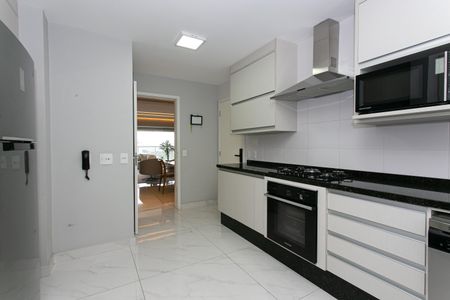 Apartamento à venda com 127m², 3 quartos e 2 vagas Apartamento à venda com 127m², 3 quartos e 2 vagasCozinha