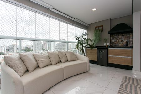 Apartamento à venda com 127m², 3 quartos e 2 vagas Apartamento à venda com 127m², 3 quartos e 2 vagasVaranda gourmet