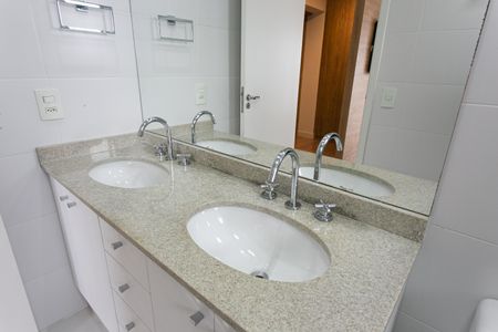 Apartamento à venda com 127m², 3 quartos e 2 vagas Apartamento à venda com 127m², 3 quartos e 2 vagasBanheiro da Suíte 2