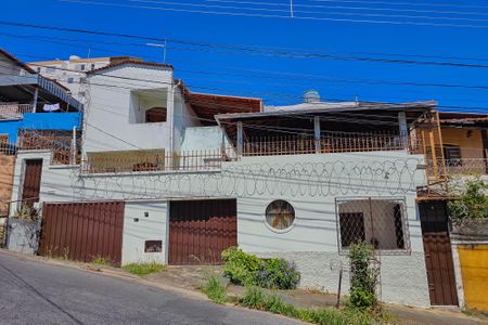 Casa à venda com 419m², 3 quartos e 4 vagasFachada
