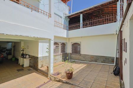 Casa à venda com 419m², 3 quartos e 4 vagasVaranda