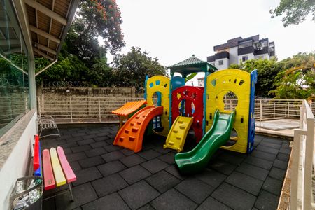 Apartamento à venda com 108m², 3 quartos e 2 vagas Apartamento à venda com 108m², 3 quartos e 2 vagasÁrea comum - Playground