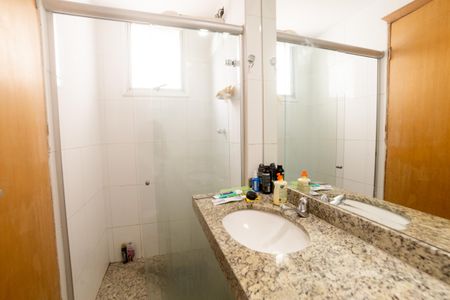 Apartamento à venda com 108m², 3 quartos e 2 vagas Apartamento à venda com 108m², 3 quartos e 2 vagasBanheiro da Suíte