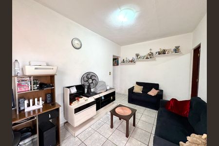 Casa à venda com 175m², 3 quartos e 2 vagas Casa à venda com 175m², 3 quartos e 2 vagasSala