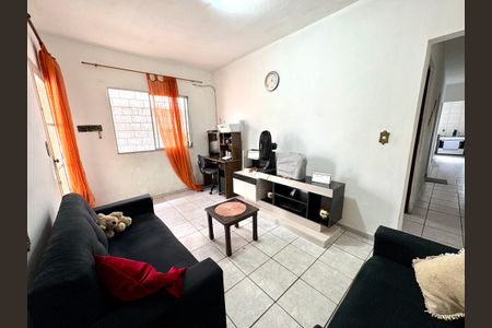 Casa à venda com 175m², 3 quartos e 2 vagas Casa à venda com 175m², 3 quartos e 2 vagasSala