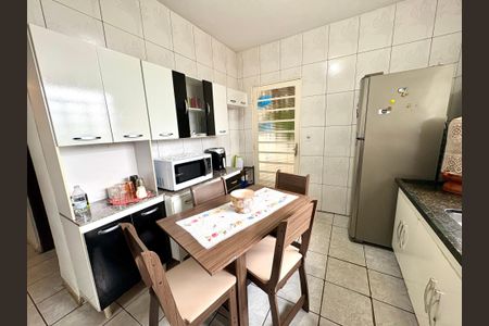 Casa à venda com 175m², 3 quartos e 2 vagas Casa à venda com 175m², 3 quartos e 2 vagasCozinha
