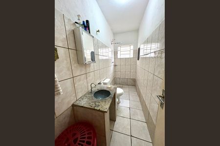 Casa à venda com 175m², 3 quartos e 2 vagas Casa à venda com 175m², 3 quartos e 2 vagasBanheiro