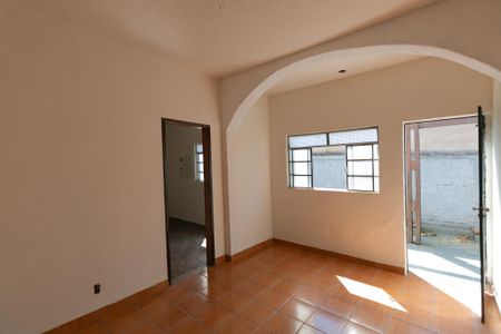 Casa à venda com 300m², 5 quartos e 5 vagas Casa à venda com 300m², 5 quartos e 5 vagasSala