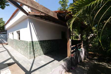 Casa à venda com 300m², 5 quartos e 5 vagas Casa à venda com 300m², 5 quartos e 5 vagasÁrea Externa