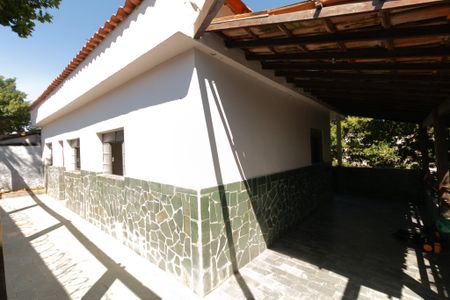 Casa à venda com 300m², 5 quartos e 5 vagas Casa à venda com 300m², 5 quartos e 5 vagasÁrea Externa