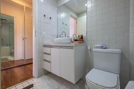 Apartamento à venda com 94m², 2 quartos e 2 vagas Apartamento à venda com 94m², 2 quartos e 2 vagasBanheiro da Suíte 1