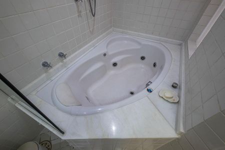 Apartamento à venda com 94m², 2 quartos e 2 vagas Apartamento à venda com 94m², 2 quartos e 2 vagasBanheiro da Suíte 1