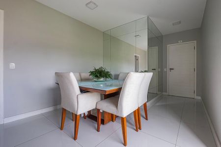 Apartamento à venda com 94m², 2 quartos e 2 vagas Apartamento à venda com 94m², 2 quartos e 2 vagasSala