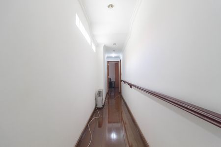 Casa à venda com 268m², 5 quartos e 3 vagas Casa à venda com 268m², 5 quartos e 3 vagasCorredor