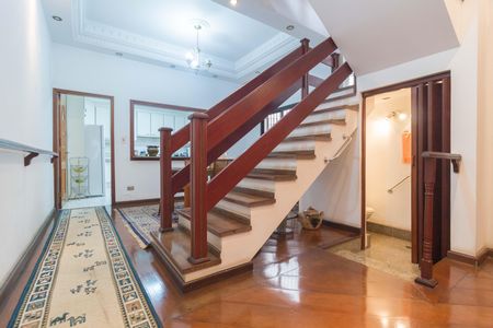 Casa à venda com 268m², 5 quartos e 3 vagas Casa à venda com 268m², 5 quartos e 3 vagasEscada