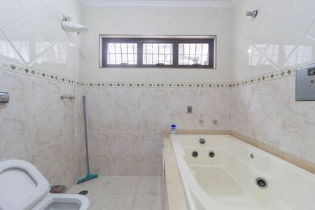 Casa à venda com 268m², 5 quartos e 3 vagas Casa à venda com 268m², 5 quartos e 3 vagasBanheiro - Suíte 2