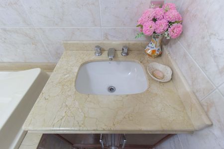 Casa à venda com 268m², 5 quartos e 3 vagas Casa à venda com 268m², 5 quartos e 3 vagasDetalhe Banheiro - Suíte 2