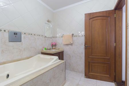 Casa à venda com 268m², 5 quartos e 3 vagas Casa à venda com 268m², 5 quartos e 3 vagasBanheiro - Suíte 2