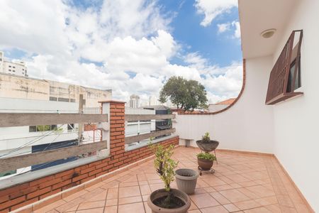 Casa à venda com 268m², 5 quartos e 3 vagas Casa à venda com 268m², 5 quartos e 3 vagasVaranda