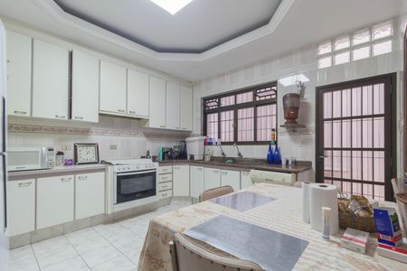 Casa à venda com 268m², 5 quartos e 3 vagas Casa à venda com 268m², 5 quartos e 3 vagasCozinha