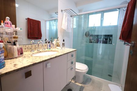 Apartamento à venda com 127m², 3 quartos e 3 vagas Apartamento à venda com 127m², 3 quartos e 3 vagasBanheiro da Suíte 2