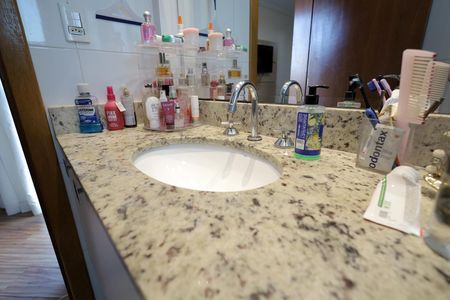 Apartamento à venda com 127m², 3 quartos e 3 vagas Apartamento à venda com 127m², 3 quartos e 3 vagasBanheiro da Suíte 2