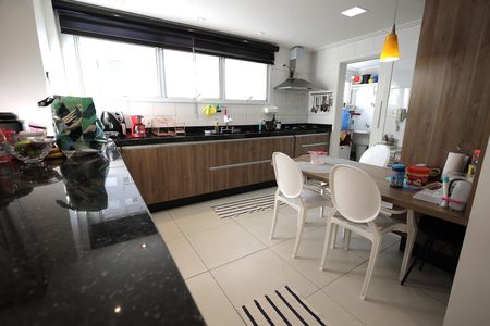 Apartamento à venda com 127m², 3 quartos e 3 vagas Apartamento à venda com 127m², 3 quartos e 3 vagasCozinha