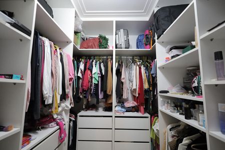 Apartamento à venda com 127m², 3 quartos e 3 vagas Apartamento à venda com 127m², 3 quartos e 3 vagasCloset Quarto Suíte 2