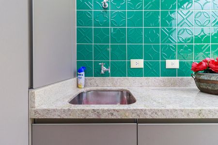 Casa de condomínio à venda com 447m², 4 quartos e 5 vagasApoio - Área de Serviço