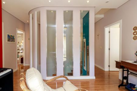 Casa de condomínio à venda com 447m², 4 quartos e 5 vagasSala Privativa