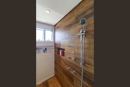 Casa de condomínio à venda com 447m², 4 quartos e 5 vagasSuíte Principal - Banheiro