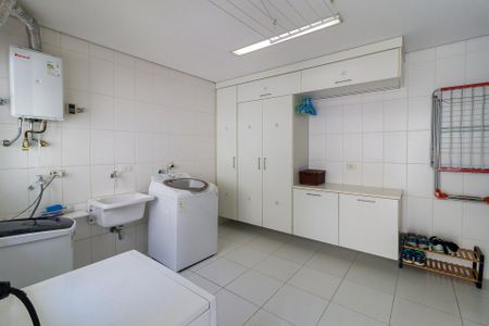 Casa de condomínio à venda com 447m², 4 quartos e 5 vagasÁrea de Serviço