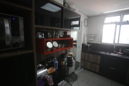 Apartamento à venda com 300m², 4 quartos e 4 vagasCozinha