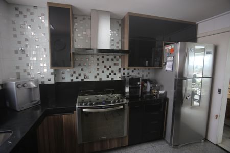 Apartamento à venda com 300m², 4 quartos e 4 vagasCozinha