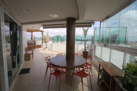 Apartamento à venda com 300m², 4 quartos e 4 vagasCobertura